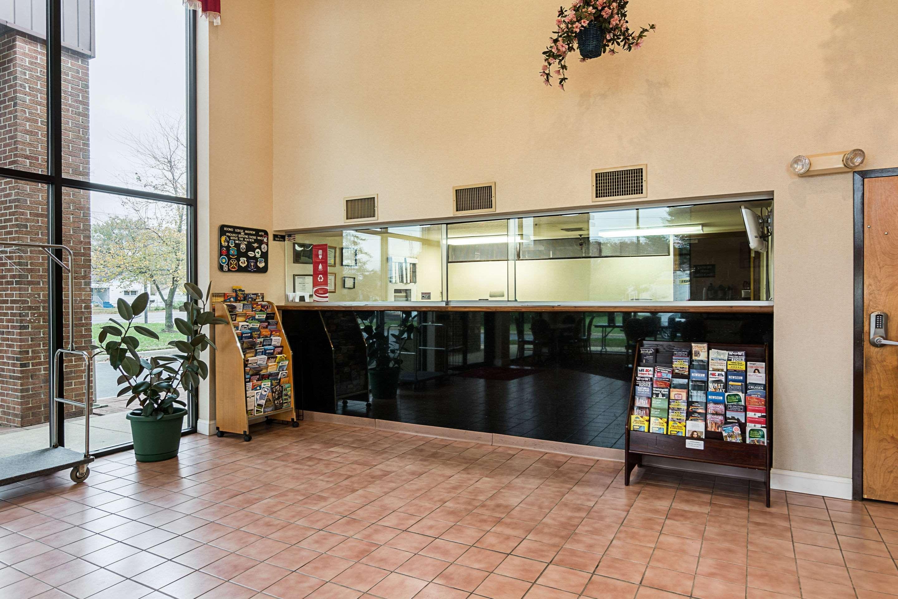 Econo Lodge Andrews Afb Clinton Eksteriør bilde