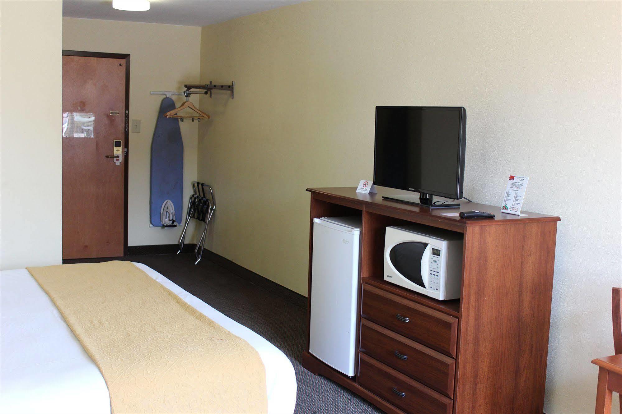 Econo Lodge Andrews Afb Clinton Eksteriør bilde